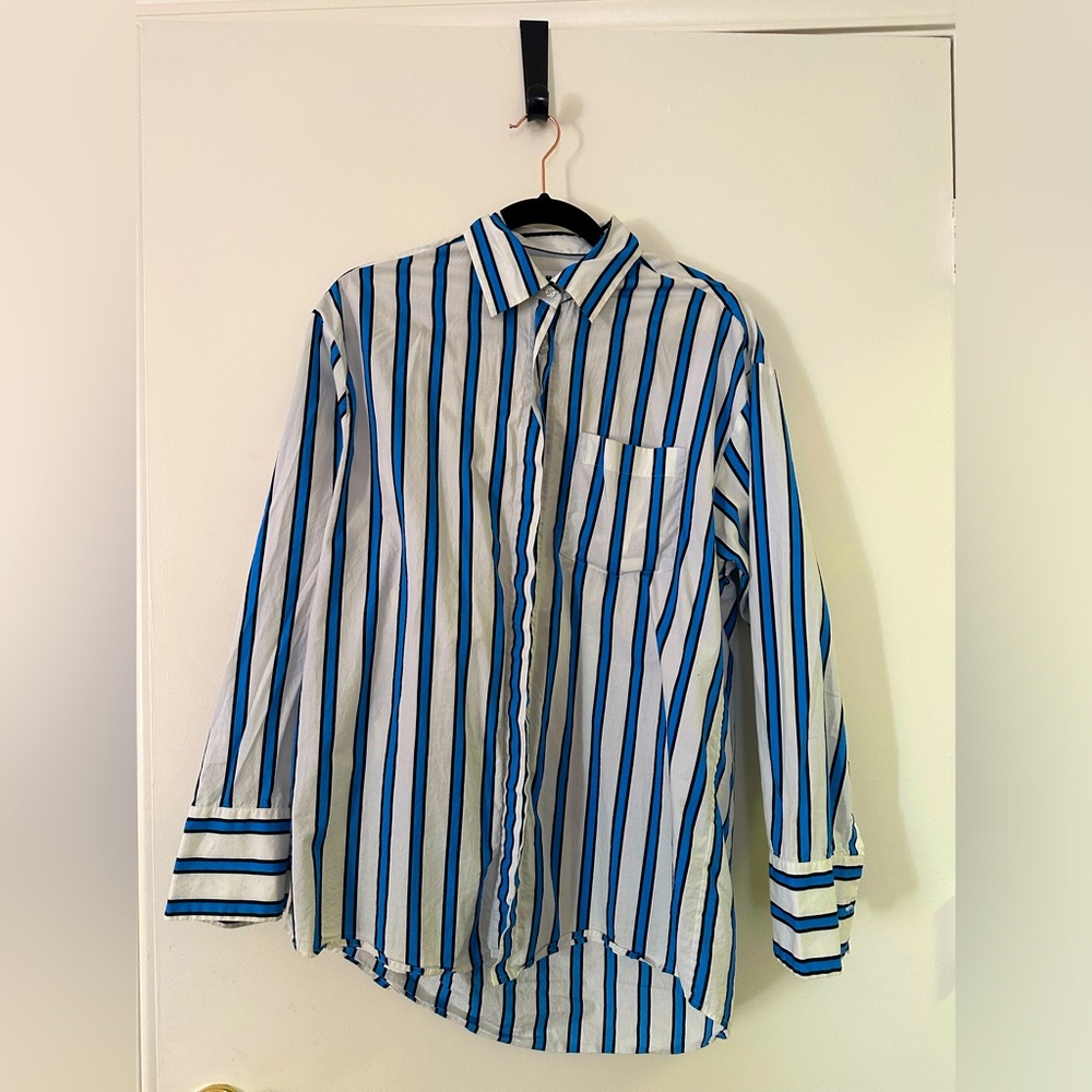 Oversized blouse with tie